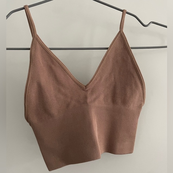Aritzia Toni Seamless Tank - Picture 3 of 5